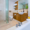 Отель Stylish Central City Apartment with  Pool and Gym, фото 6