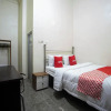 Отель OYO 93987 Suropati 2 Guest House, фото 5