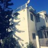 Отель Apartment With 3 Bedrooms in Morcellement Jhuboo, With Enclosed Garden на пляже Тру-о-Биш