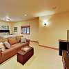 Отель New Listing! Huge Townhome W/ Private Garage 4 Bedroom Townhouse, фото 2