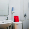 Отель RedDoorz Plus near Mall Panakukang 2, фото 16