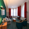 Отель Large Convenient City Centre Apartment, фото 14