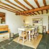 Отель Beautiful 4-bed Cottage in Heart of the Cotswolds в Уитни