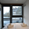 Отель Beautiful Houseboat in the Harbour of Volendam Near Centre, фото 1