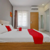Отель RedDoorz near Ahmad Yani Airport, фото 6