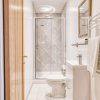 Отель King Size 1 Bedroom Comfort Apartment en Suite Shower Free Toiletries Wifi and Hairdryer, фото 7