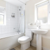 Отель Detached 4-bed House Near Heathrow, фото 10