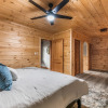 Отель Luxe Lodge 1 Bedroom Home by Redawning, фото 3