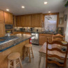 Отель Queens Cottage by Lake Tahoe Accommodations, фото 7