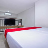 Отель RedDoorz Plus @ Cibogo Bawah 2, фото 6
