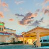 Отель La Quinta Inn & Suites by Wyndham Salt Lake City Airport, фото 17