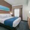 Отель Holiday Inn Express San Antonio Rivercenter Area, an IHG Hotel, фото 5