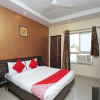 Отель OYO 10588 Hotel Golden Square, фото 16