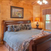 Отель Peytons Hideaway 3 Bedroom Home with Hot Tub, фото 4