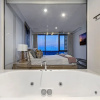 Отель Ocean 2Bed 2Bath plus Study - Wow Stay, фото 11