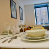 Отель Sleeps 5 with 2 bedrooms and sofabed, perfect for work or leisure, stylish spacious city centre apar, фото 11