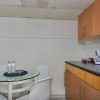 Отель Lovely Little Studio With Pool, Hallandale Beach:), фото 7