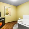 Отель Comfort Suites Vacaville-Napa Valley Area, фото 12