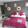 Отель Impeccable 4-bed House in London With Jacuzzi, фото 3
