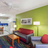 Отель Days Inn & Suites by Wyndham Fort Myers Near JetBlue Park, фото 3