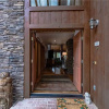 Отель High Loop, 5 Bedrooms, Wood Fireplace, Hot Tub, Grill, Pool Table, Sleep 12, фото 2