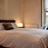 Отель Modern 1 Bedroom Apartment Close to the Centre, фото 4