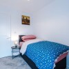 Отель Immaculate 3-bed House in Salford, фото 2