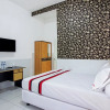 Отель Izzi Kost Eksklusif by Reddoorz, фото 2