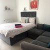 Отель Immaculate 3-bed Apartment in Barking, фото 6