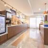 Отель Holiday Inn Express & Suites Mississauga-Toronto Southwest, an IHG Hotel, фото 13
