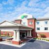 Отель Holiday Inn Express & Suites Rocky Mount Smith Mountain Lake, фото 1