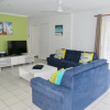 Отель The Shores Holiday Apartments, фото 3