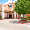 Отель Comfort Inn & Suites Near Medical Center, фото 1