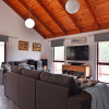 Отель Beilby Beach Cottage - Free Wifi & Foxtel Included! Pet Friendly (Outside Only), фото 2
