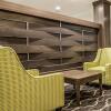 Отель Comfort Inn & Suites, фото 2