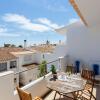 Отель Mariners (3) - Bright and stylish apartment - 2 minute walk to the beach, фото 8