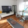 Отель Riverside Luxury Apartment в Гвенте