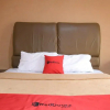 Отель RedDoorz near RS USU Medan 3, фото 14