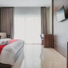 Отель Reddoorz Premium @ Permata Baloi Green, фото 18
