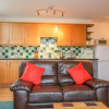 Отель Yellow Sands Apartment 5, фото 1