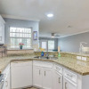 Отель Quaint Houston Townhome ~ 5 Mi to NRG Stadium!, фото 4