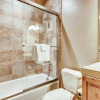 Отель Luxurious All-suite Ski W/ Hot Tub 5 Bedroom Duplex, фото 9