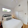 Отель Stylish East Austin - Near Downtown & River 3 Bedroom Home, фото 4