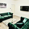 Отель Spacious Leeds Terrace House With 5 Bedrooms, фото 2