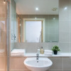 Отель Spacious 2 Bed - Battersea High Street, фото 9