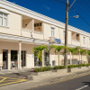 Отель Plage Bleue Beachfront Apartments на пляже Тру-о-Биш