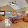 Отель Enchanted View Lodge, 3 Bedrooms, Sleeps 10, Pool Access, Mountain View, фото 5