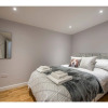 Отель Modern, Stunning and Elegant 2 Bedroom Apt for 4, фото 5