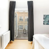 Отель Sanders Leaves - Charming 3-bdr Apt With City View, фото 16