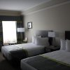 Отель Crossroads Inn & Suites в Маунте-Перле